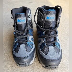 Denali Kids Adventure Boots - Black and Blue, size 3
